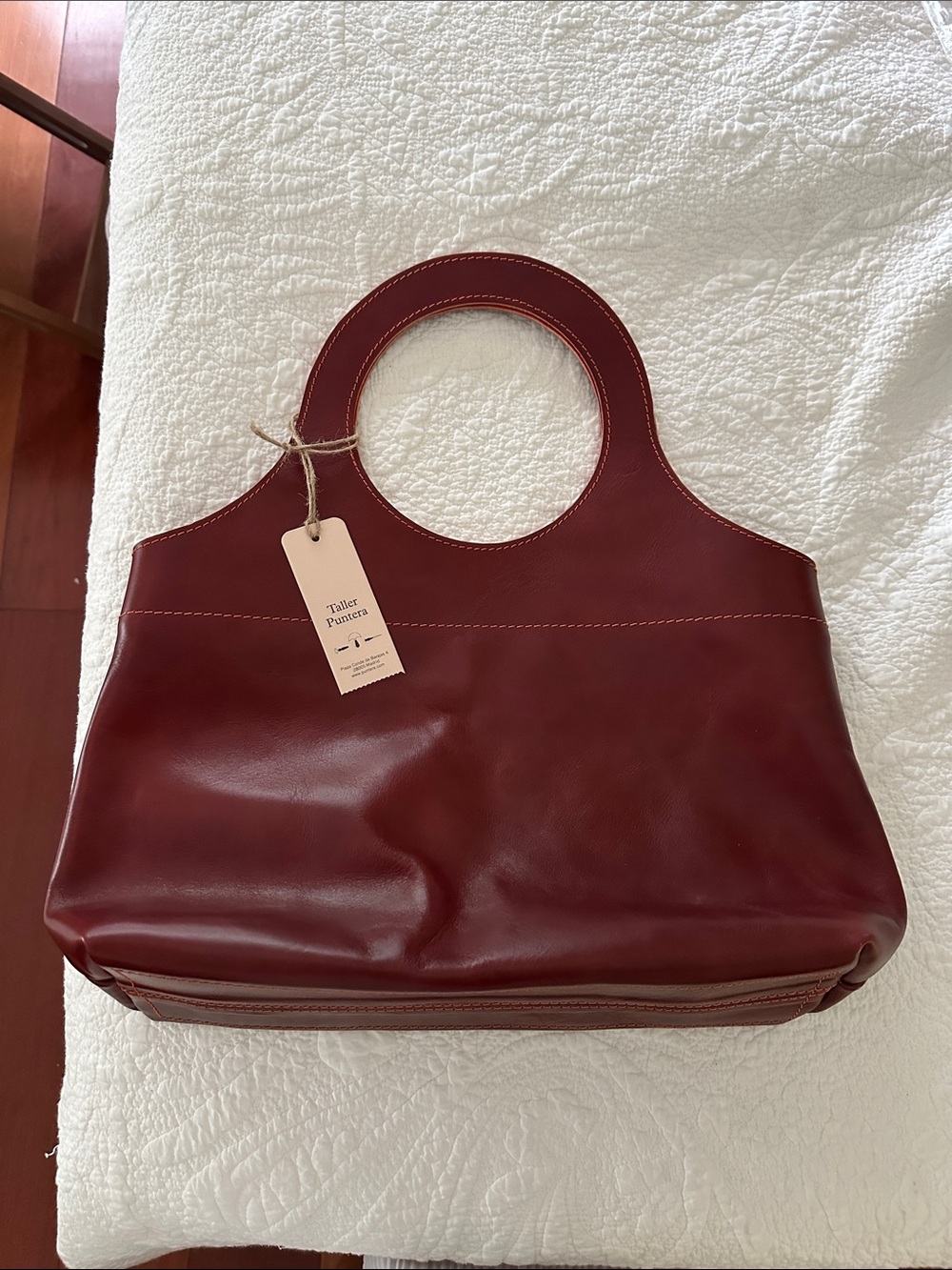 Leather Circle-Handle Tote Bag in Burgundy by Taller puntera